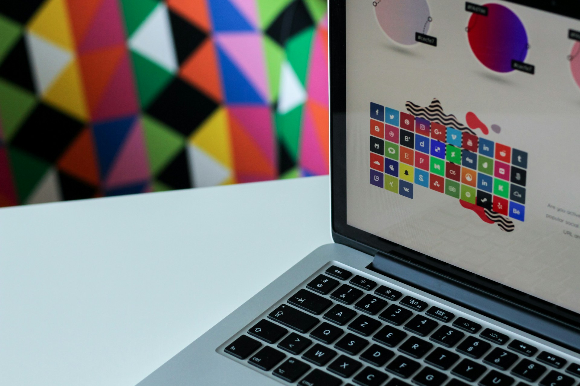 Top 11 Graphic Design Trends 2024 for an Unmatched Portfolio