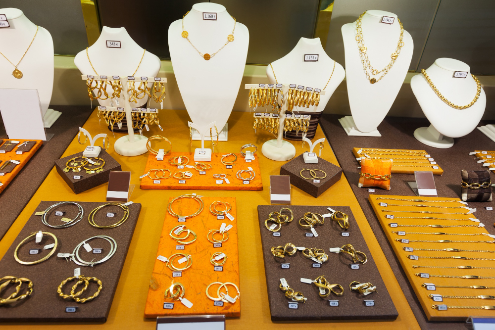 How to Start a Jewelry Business and Keep Loyal Customers